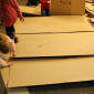 Kinder bauen mit Pappkartons