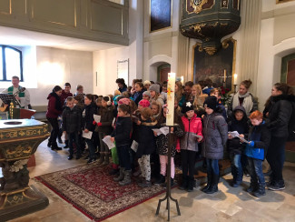 Gruppenbild Konfi3 Kinder bei Vorstellungs-Gottsdienst